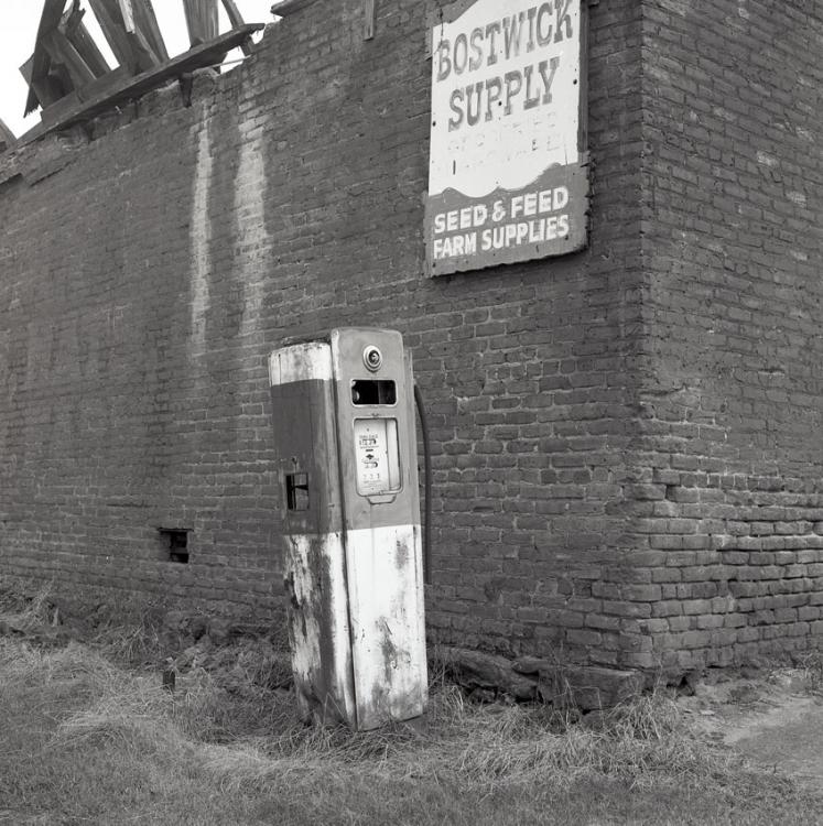 Fr10-old-gas-pump-850