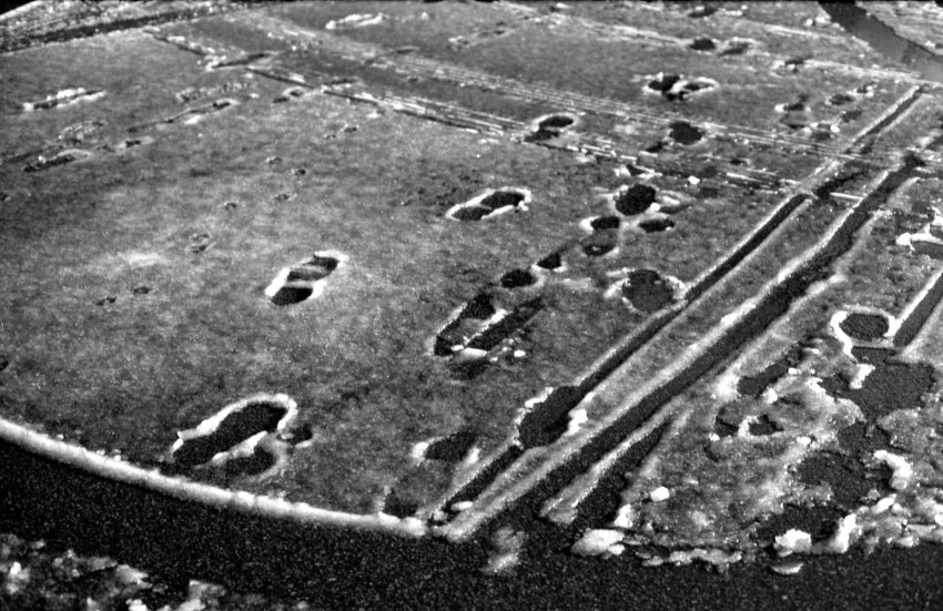 FTbn  : Footprints in Snow