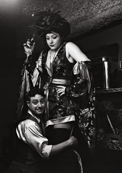 Geisha And Juggler