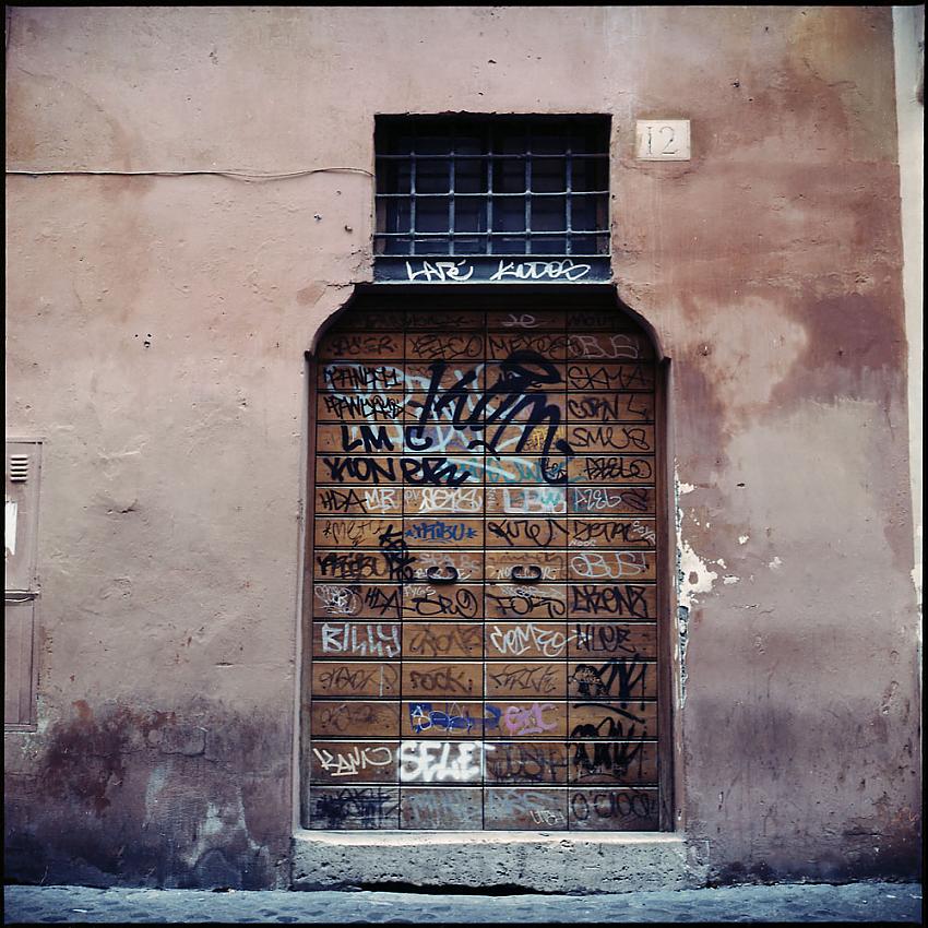 Graffiti Door, Trastevere