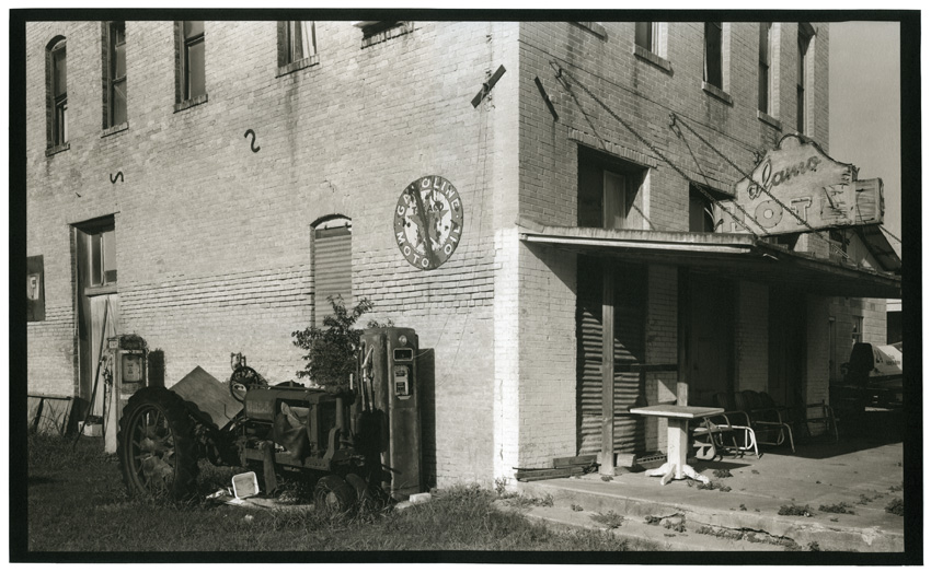 Granger, TX - Motel Corner