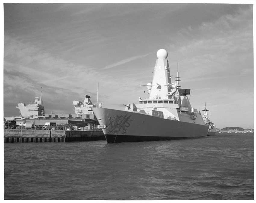 HMS Dragon (D35) HMS Queen Elizabeth (R08) behind