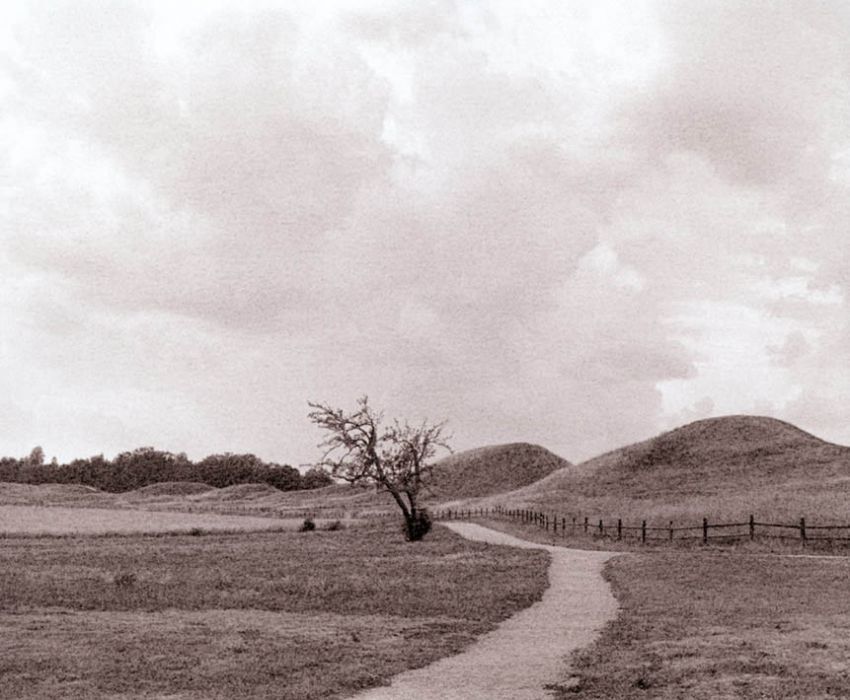Kings' Mounds