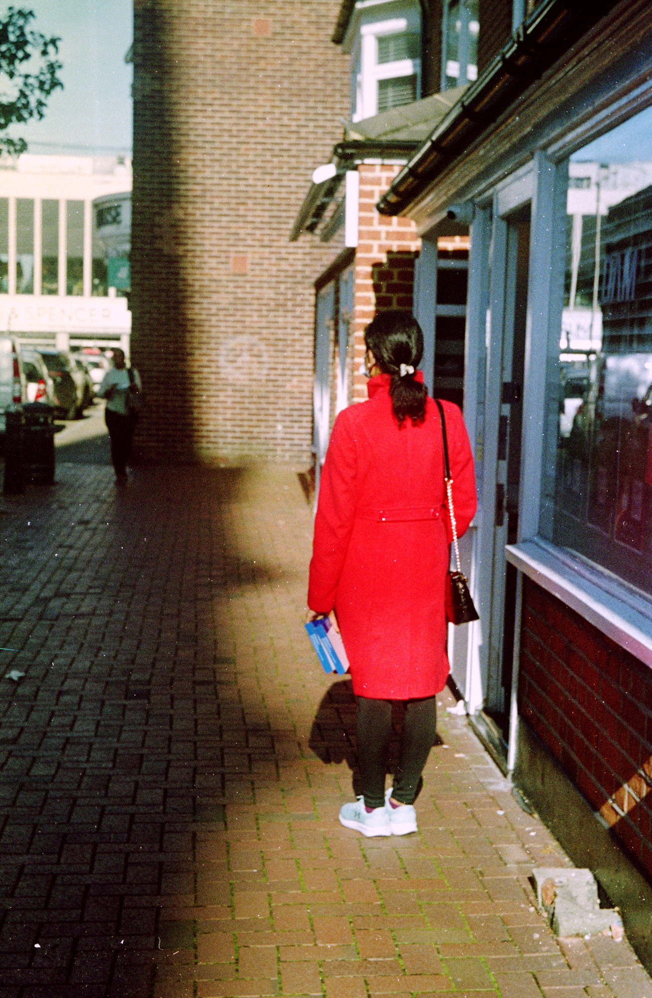 Lady in RED -- LEICA II