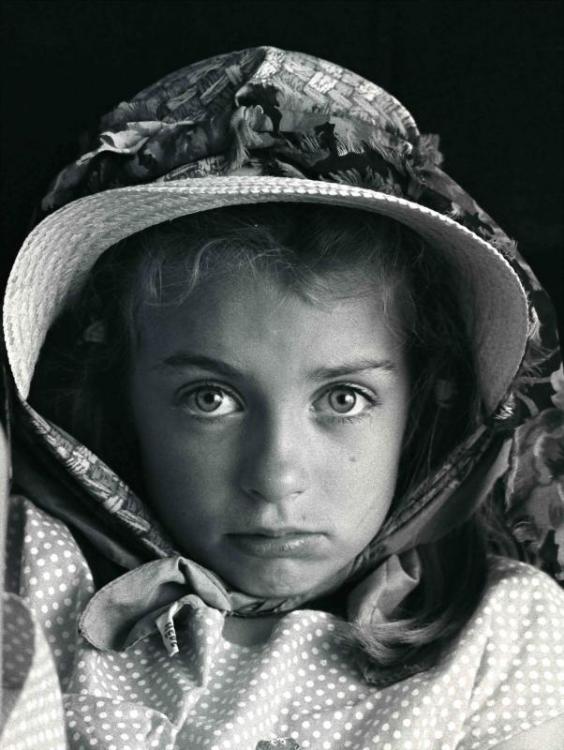 Lizzie With Hat