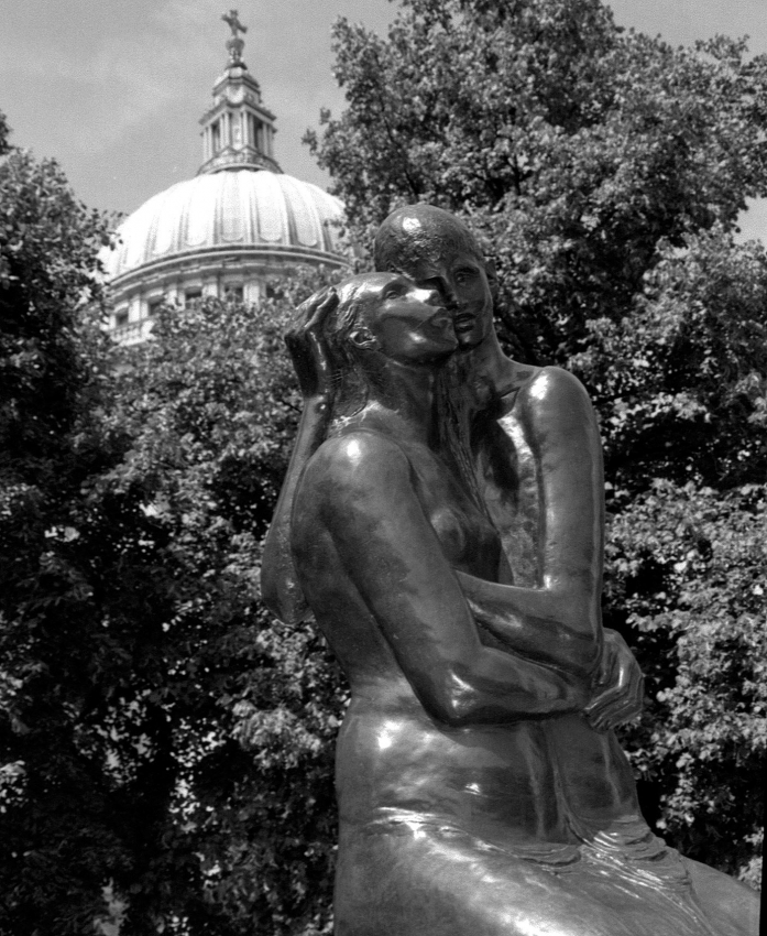 Lovers at St Paul's