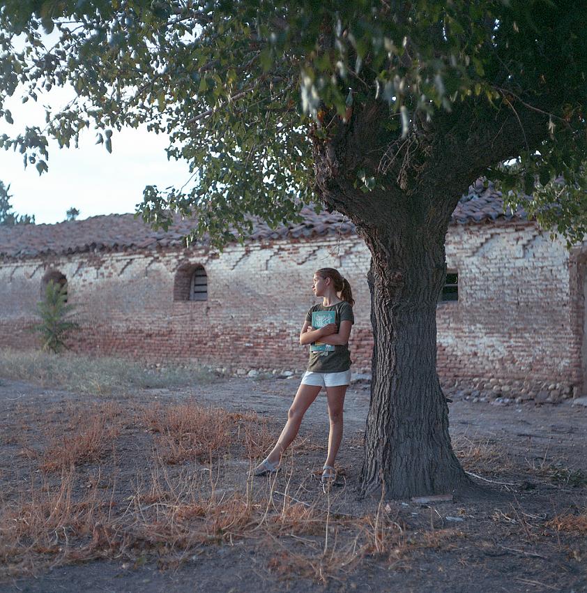 Lucía and tree