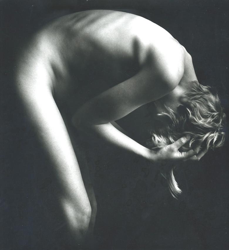 Model with heaedegg