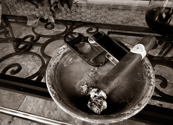 montecristo on glass table