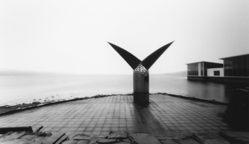 Monument, Fjord