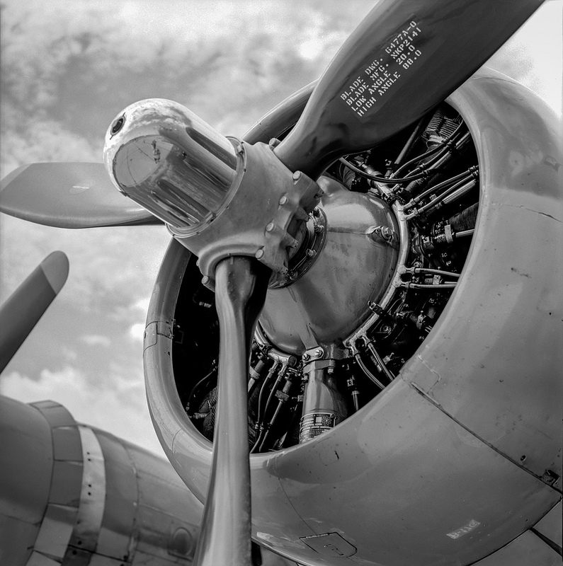 Nine-O-Nine  B-17G Engine