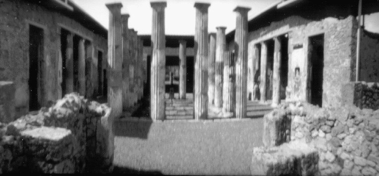 Pompei Courtyard