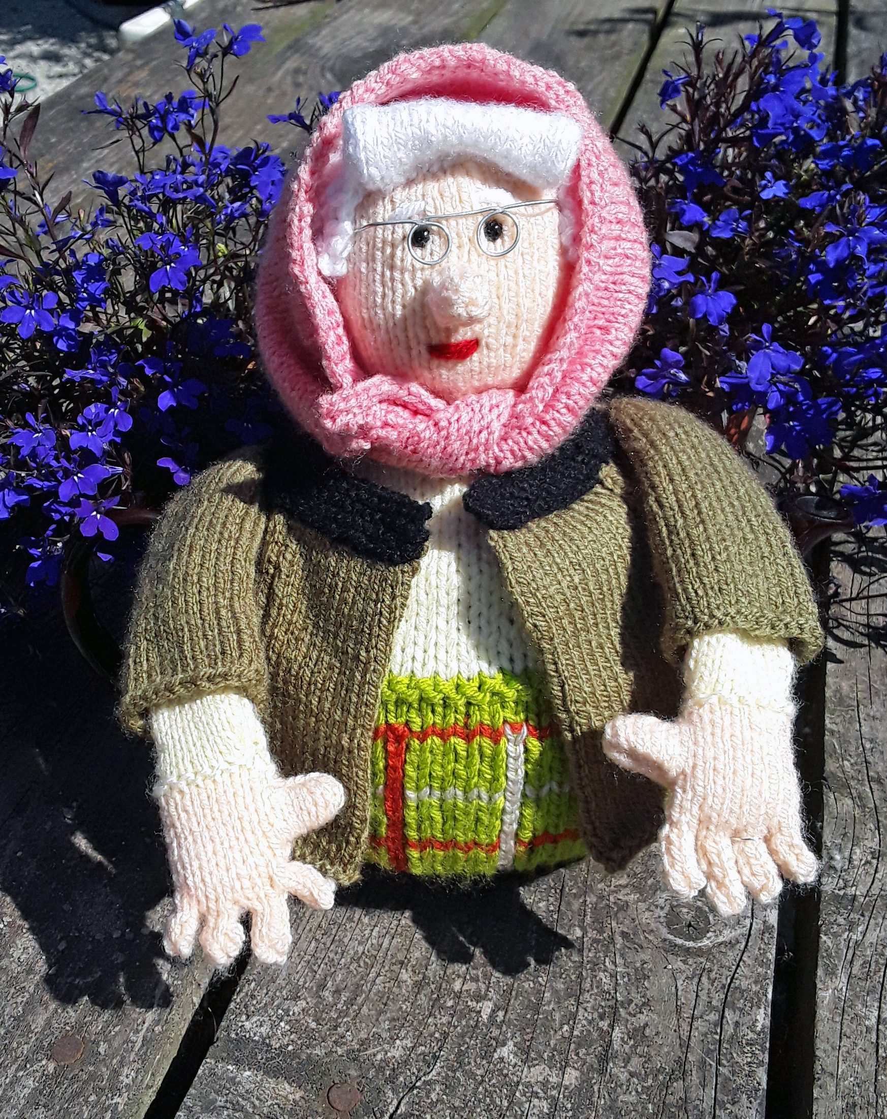 Queen tea cosy