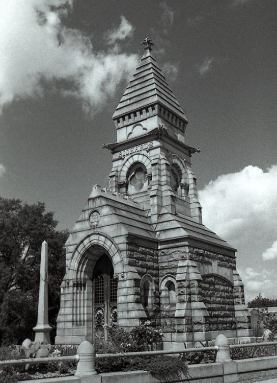Richards-masoleum 850x617