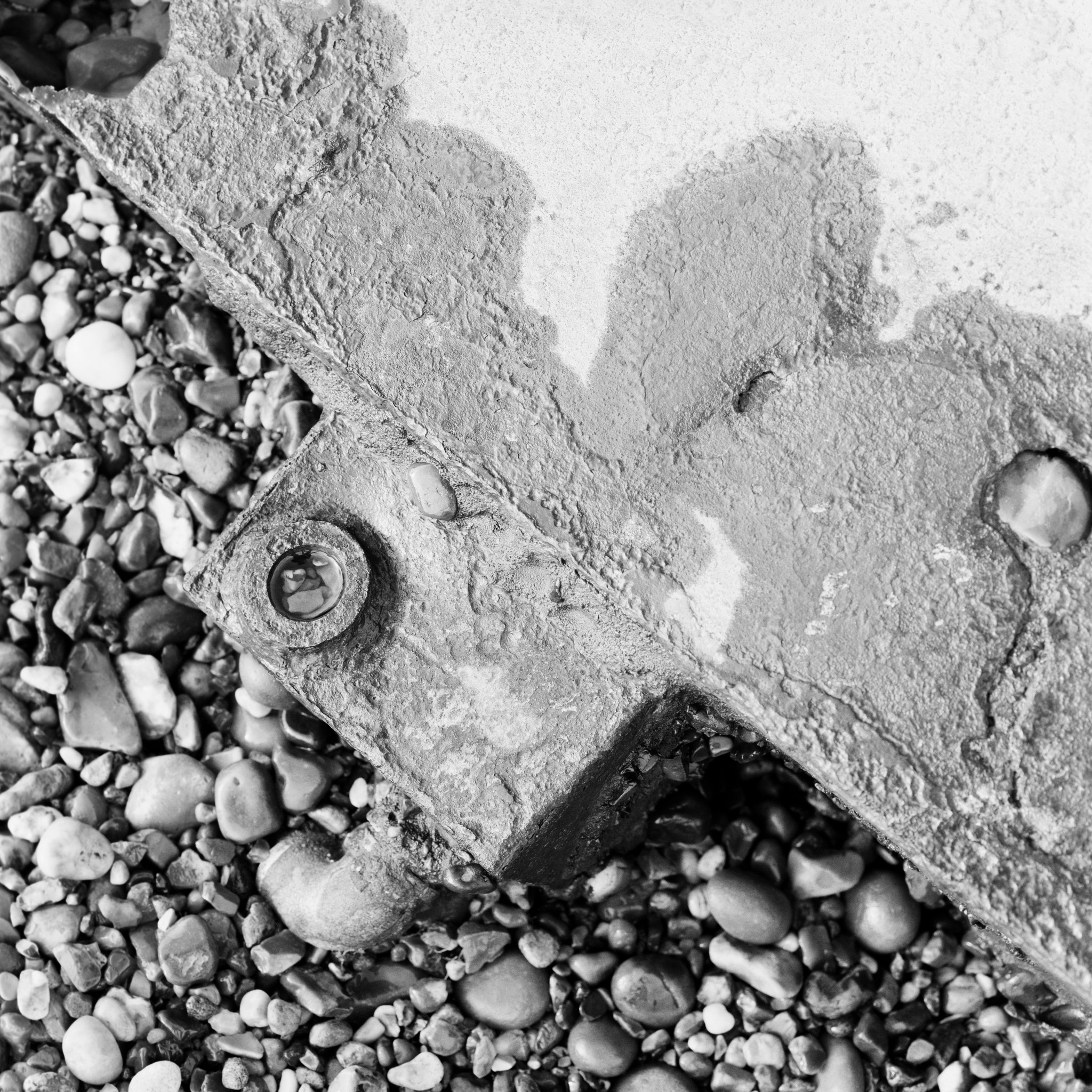 Rusted structure in mono - 1