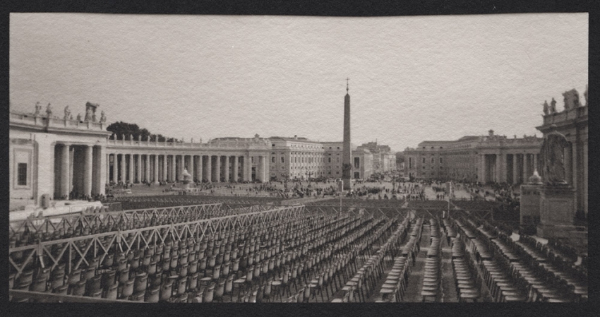 St. Peter's Plaza, Chairs