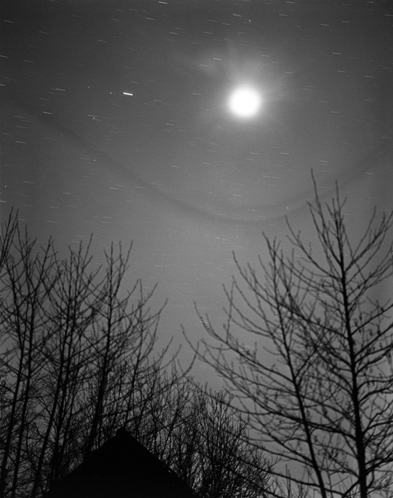 Star- and moonlight