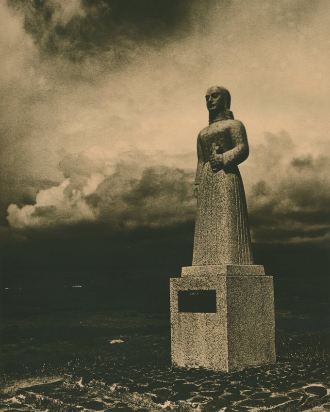 Statue of a guardian angel