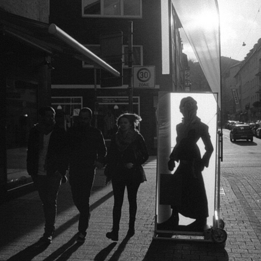 The forth person - MSA: How to catch a light beam.