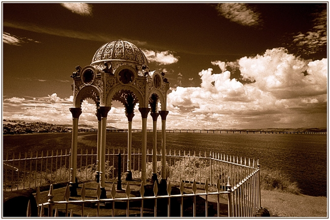 The Old Fountain Newprt on Tay