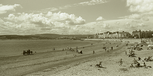 Tiegnmouth beach
