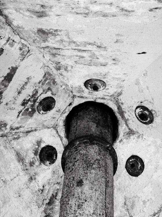 Tones in decay
