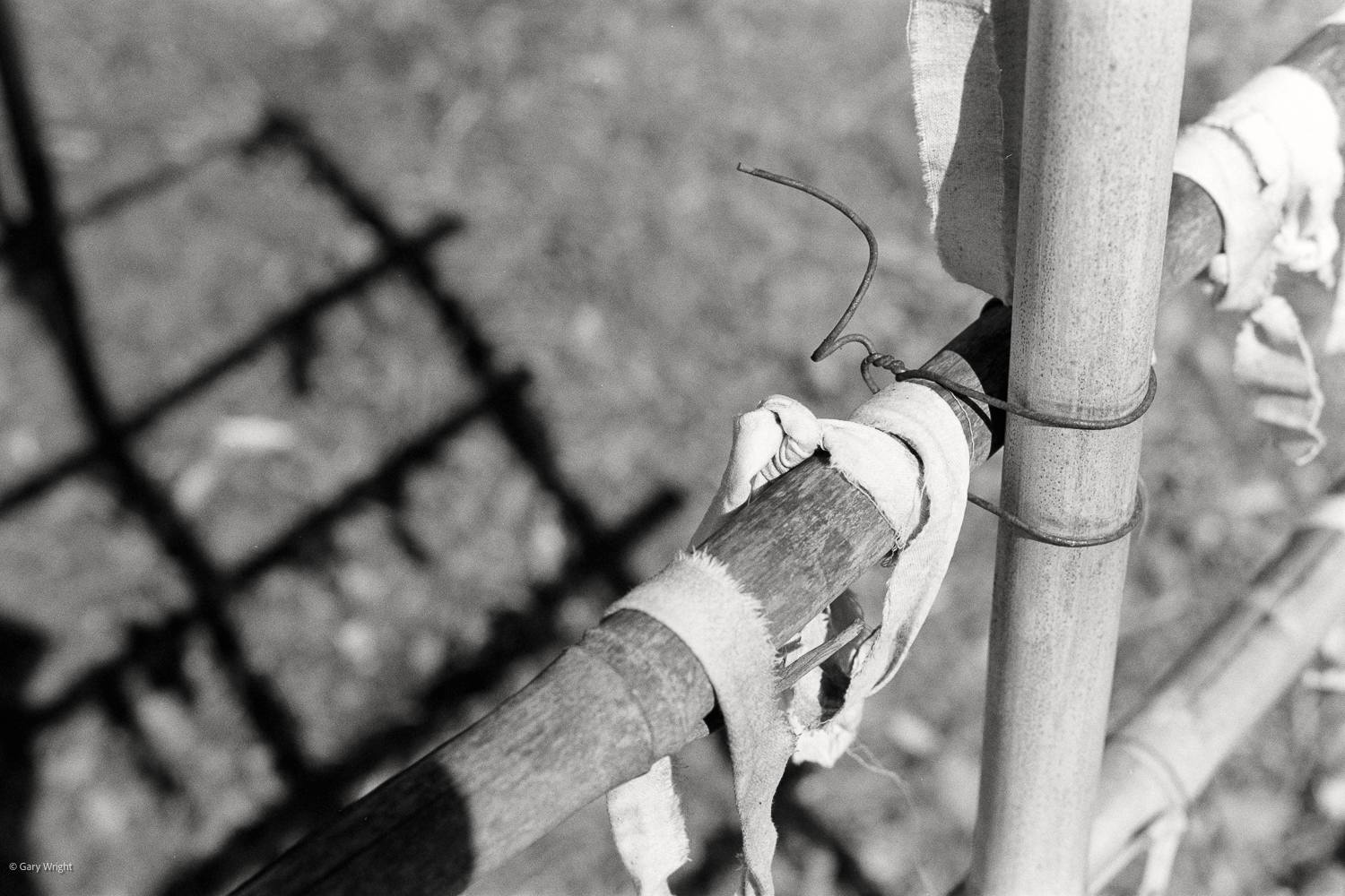 Twisted wire and knotted cloth