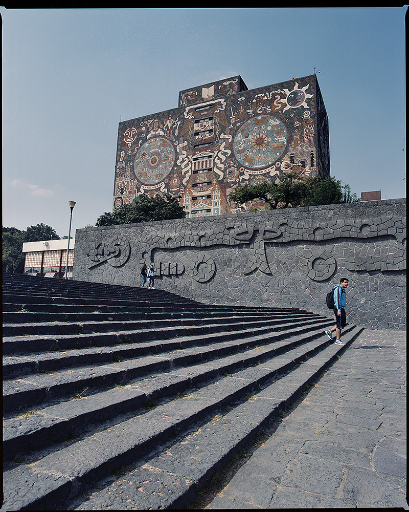 UNAM Biblioteca, Stairs