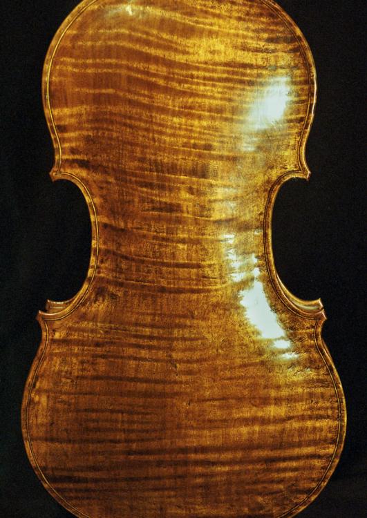 Varnishing-the-back -cropped Film-vs.-digita 850x602