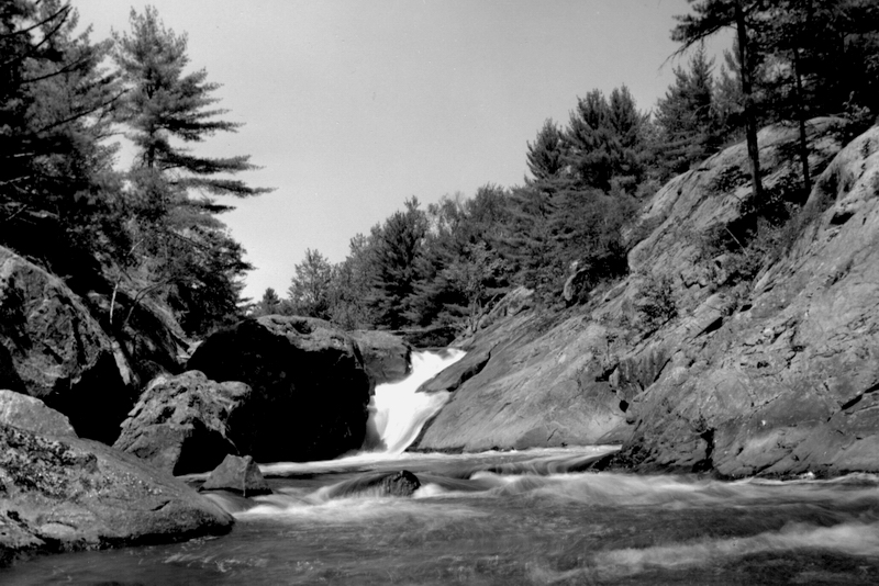 Victoria falls -ontario postcard round 17 mike wilde