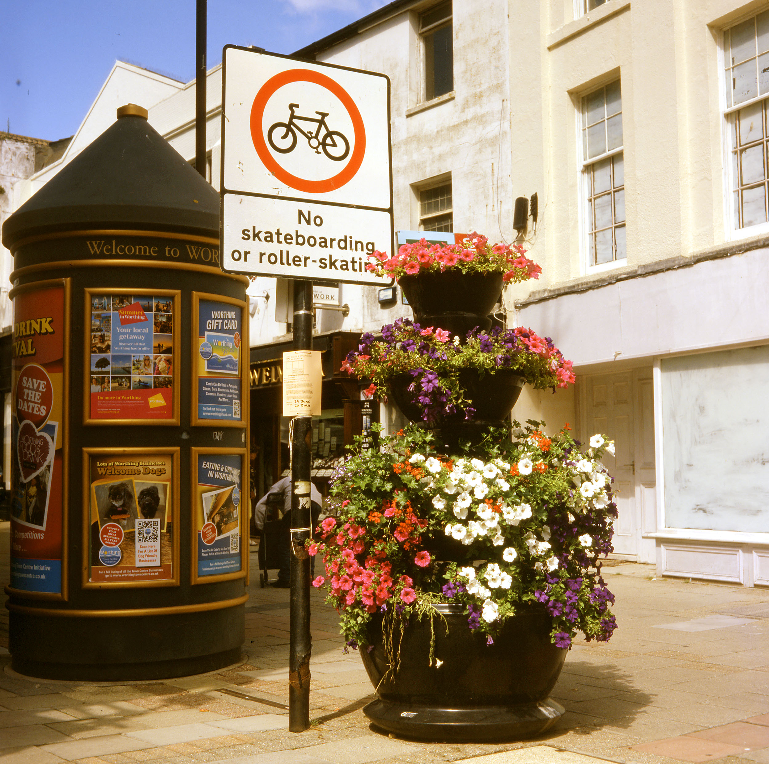 WORTHING 02.jpg