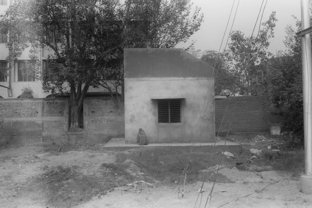 crouching_noida_sm.jpg