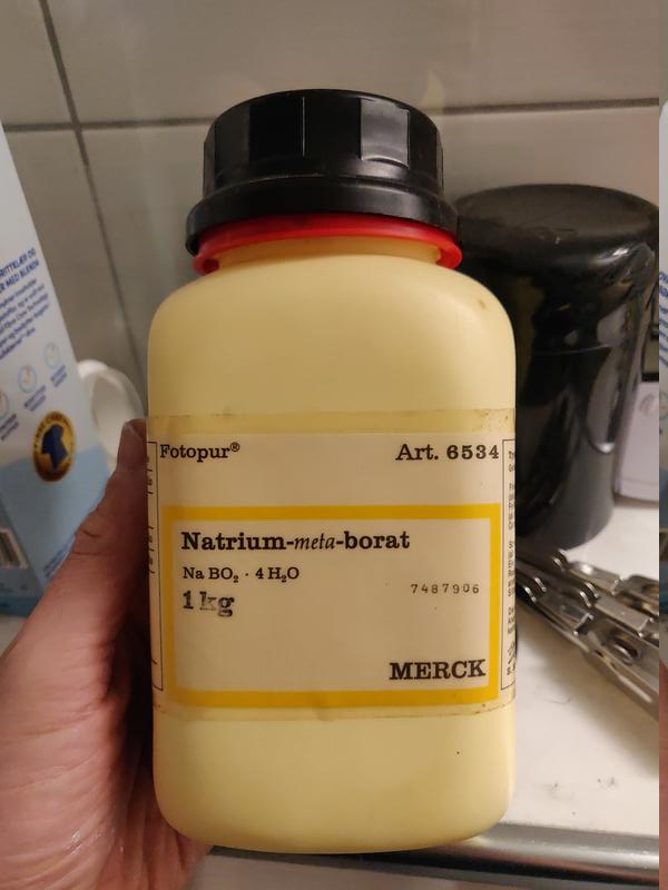 Merck_natrium_metaborate_1.jpg