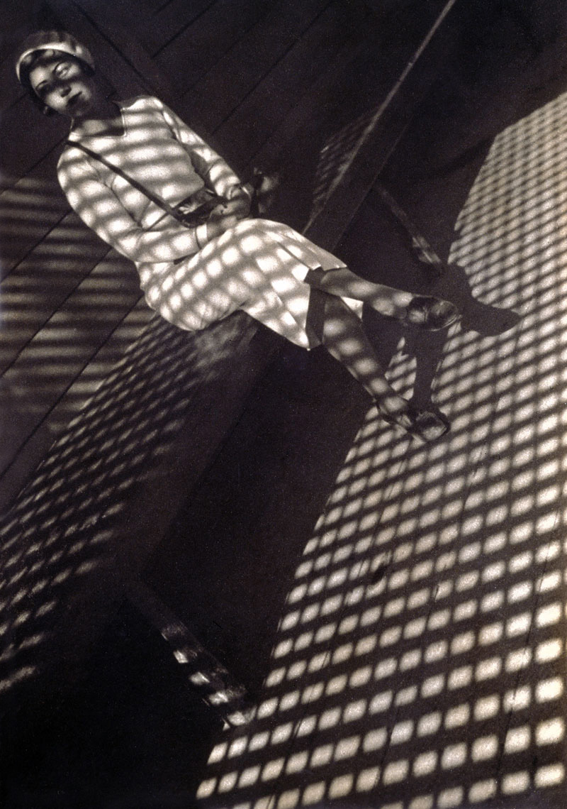 1934-girl-with-leica-web1.jpg