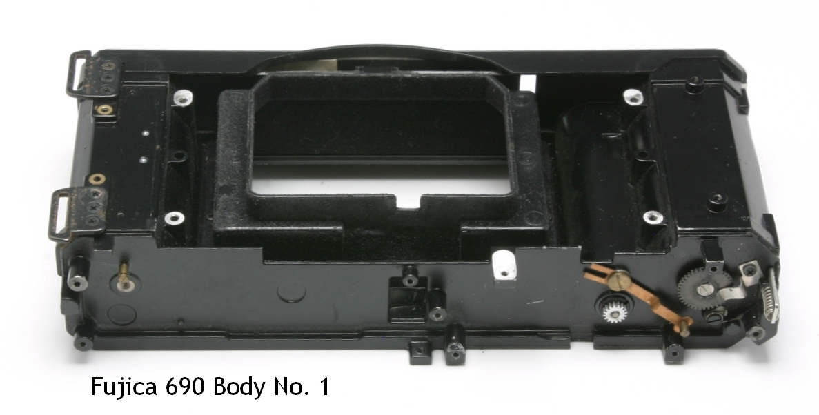 Fujica690-Body1-01.jpg