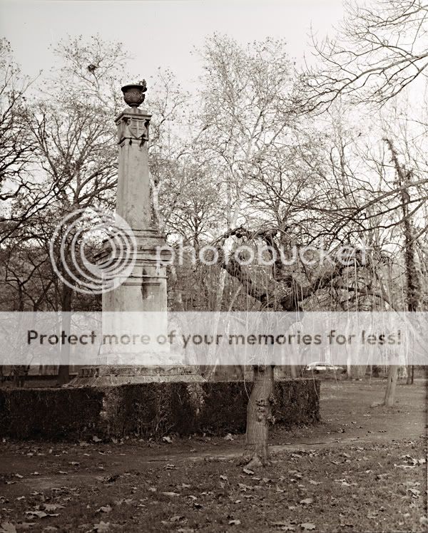 Monument2.jpg