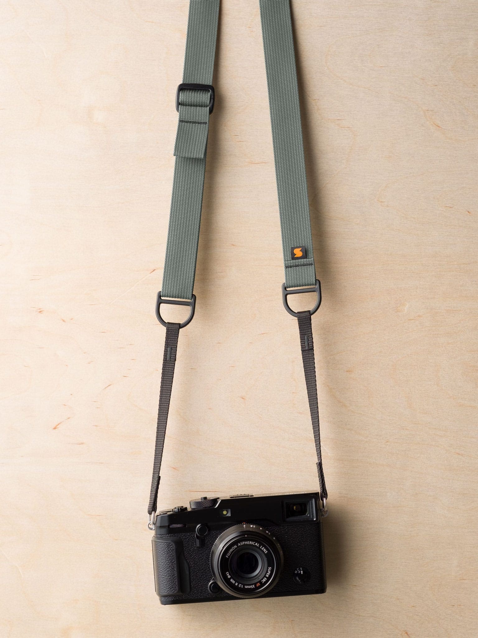 simplr_F1_camera_strap_20210324_castorgray_ls.jpg